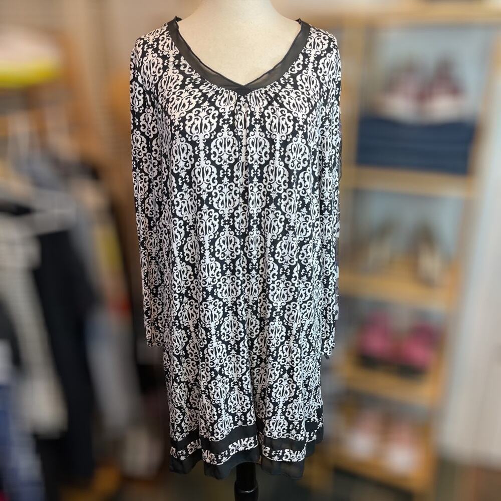 ANNE KLEIN ~ Black and White Print Shift Dress ~ Size Small